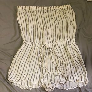 Black and white romper size large
